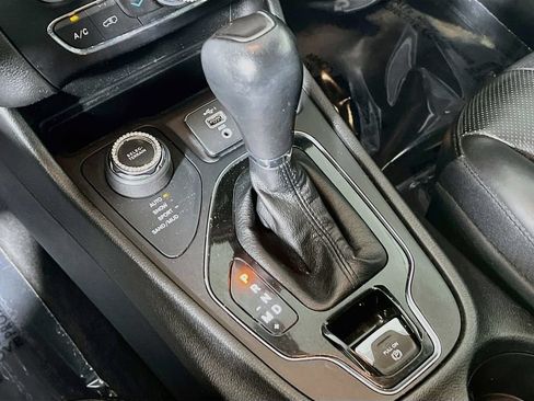 Used 2020 Jeep Cherokee Limited AWD/4WD image 15