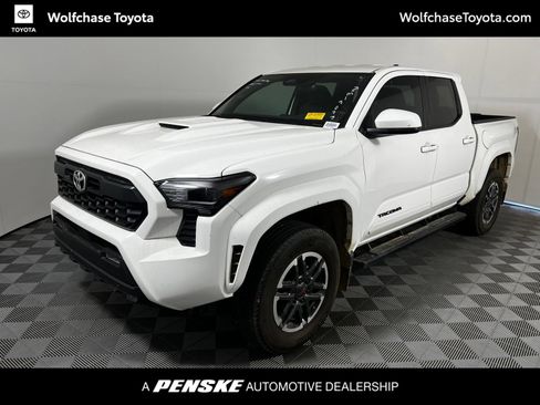 Used 2025 Toyota Tacoma TRD Sport AWD/4WD image 1