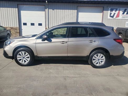 Used 2018 Subaru Outback 2.5i Premium image 8