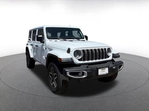 Used 2025 Jeep Wrangler Unlimited Sahara AWD/4WD image 3