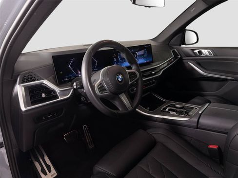 Used 2024 BMW X5 xDrive40i w/ M Sport Package AWD/4WD image 9