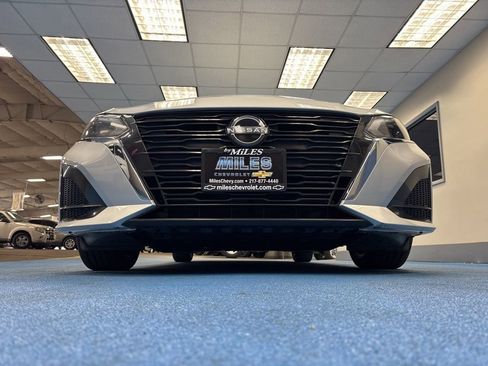 Used 2024 Nissan Altima 2.5 SV FWD image 13