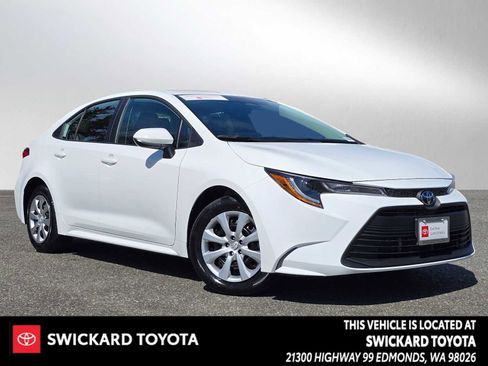 Used 2026 Toyota Corolla LE image 1