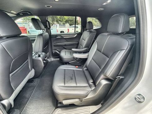 Certified 2026 GMC Acadia Elevation w/ Elevation Premium Package FWD image 24