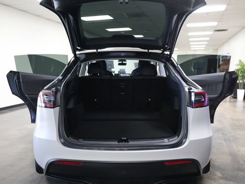 Used 2021 Tesla Model Y Performance image 41