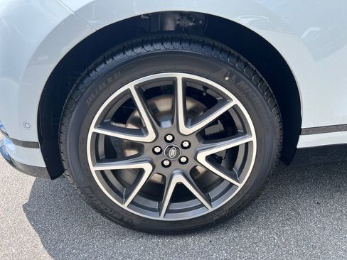 New 2026 Land Rover Range Rover Velar Dynamic SE image 9