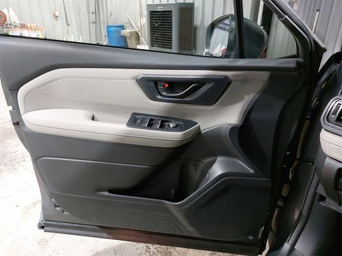 Used 2025 Subaru Forester Premium w/ Convenience Package #1 image 28