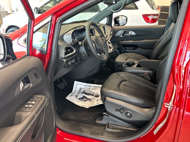 New 2027 Chrysler Pacifica Select w/ Family Tech Group FWD image 9