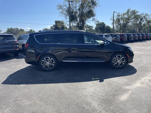 New 2026 Chrysler Pacifica Pinnacle image 8