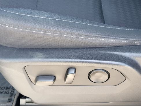 Used 2022 Chevrolet Silverado 1500 LT w/ Z71 Off-Road Package AWD/4WD image 13