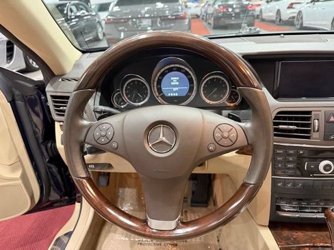 Used 2011 Mercedes-Benz E 350 Cabriolet image 32