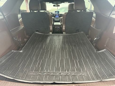 Used 2021 Ford Explorer King Ranch w/ Premium Technology Package image 8
