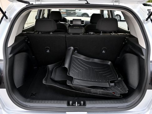 Used 2022 Hyundai Venue SEL image 21