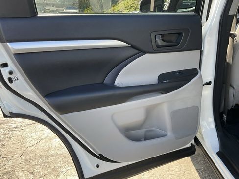 Used 2018 Toyota Highlander Plus image 38