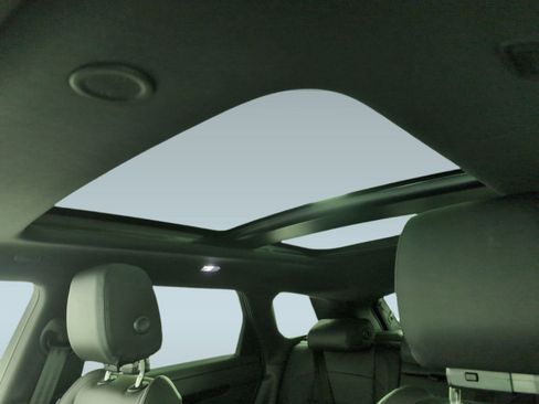 Used 2026 Land Rover Range Rover Evoque Dynamic SE image 12