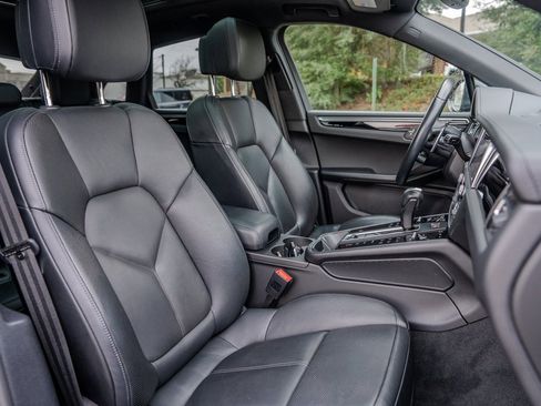 Used 2024 Porsche Macan Base w/ Premium Plus Package image 21