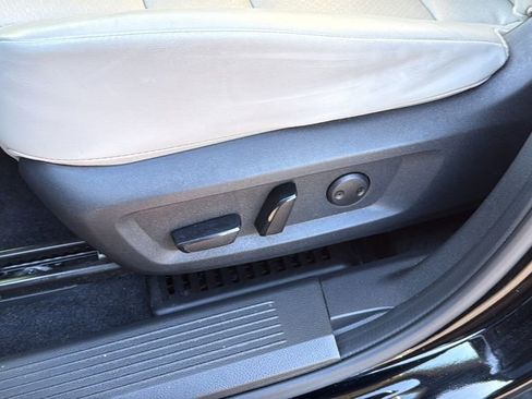 Used 2023 Nissan Rogue SV w/ SV Premium B Package image 12