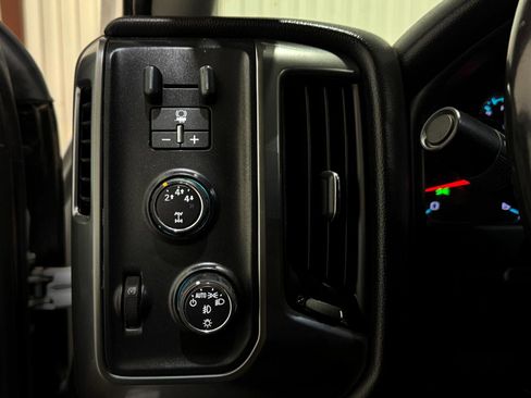 Used 2015 Chevrolet Silverado 2500 LT w/ LT Convenience Package image 4