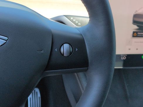 Used 2022 Tesla Model Y Long Range AWD/4WD image 20