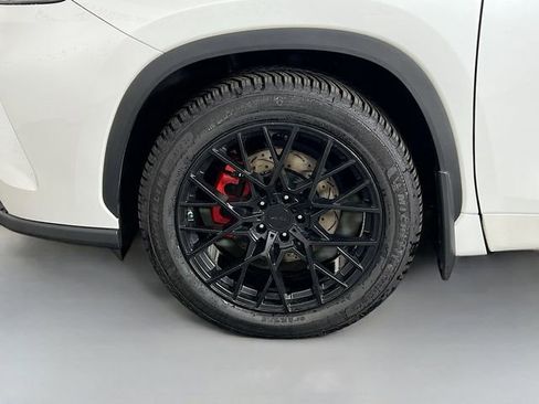 Used 2022 Toyota Highlander Platinum image 11