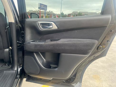 Used 2015 Nissan Pathfinder SV FWD image 25
