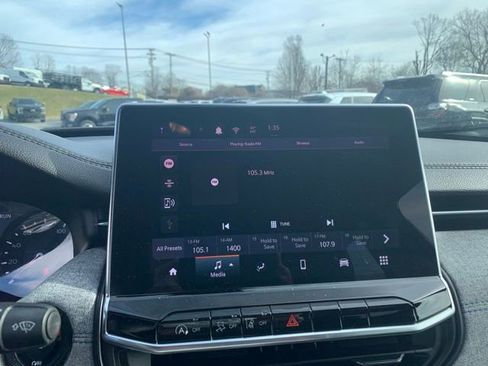 Used 2024 Jeep Compass Latitude image 16