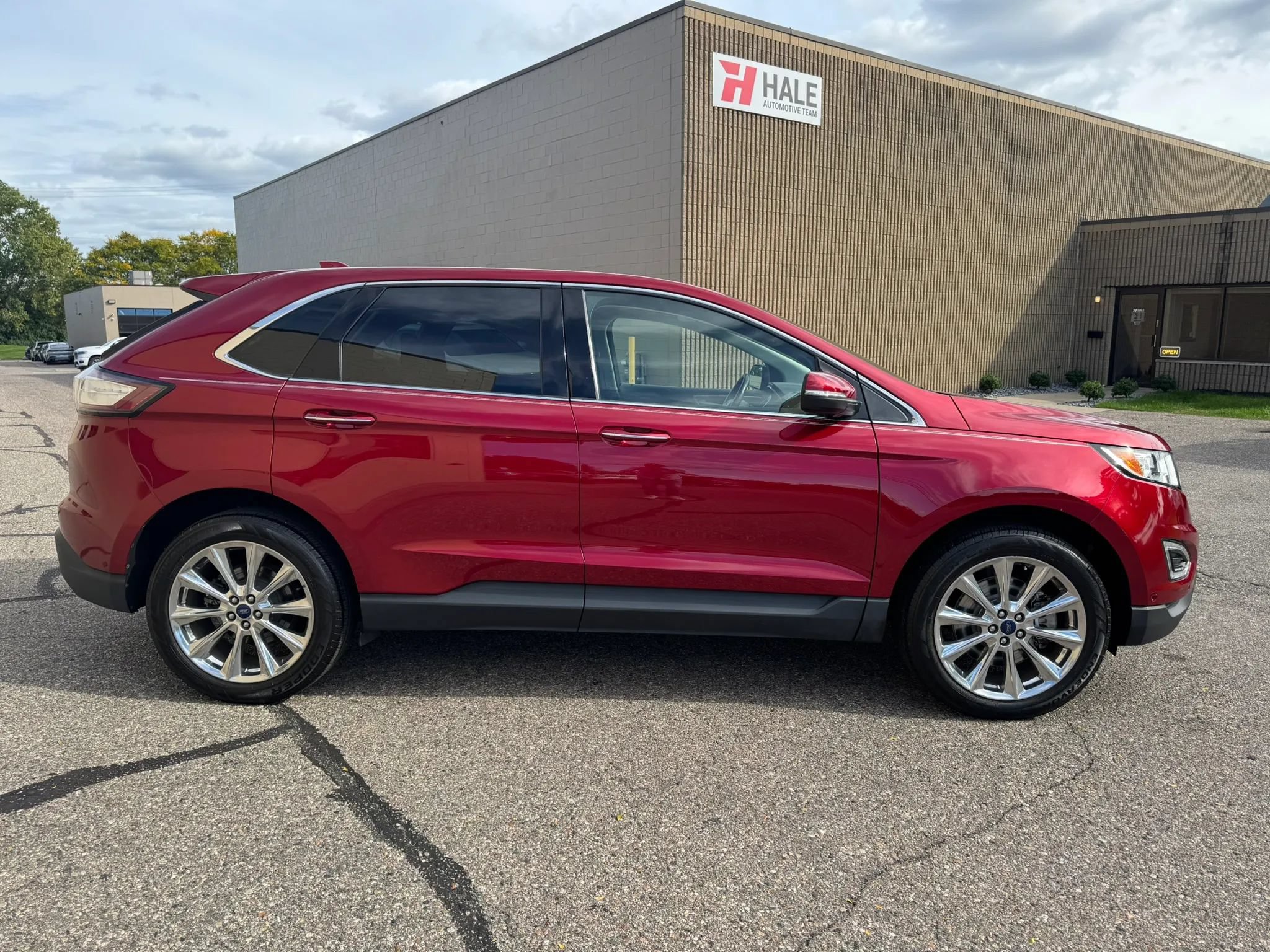 Used 2017 Ford Edge Titanium w/ Equipment Group 302A AWD/4WD image 11