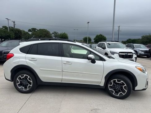 Used 2017 Subaru Crosstrek 2.0i Limited AWD/4WD image 2