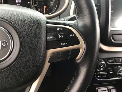 Used 2016 Jeep Cherokee Limited image 22