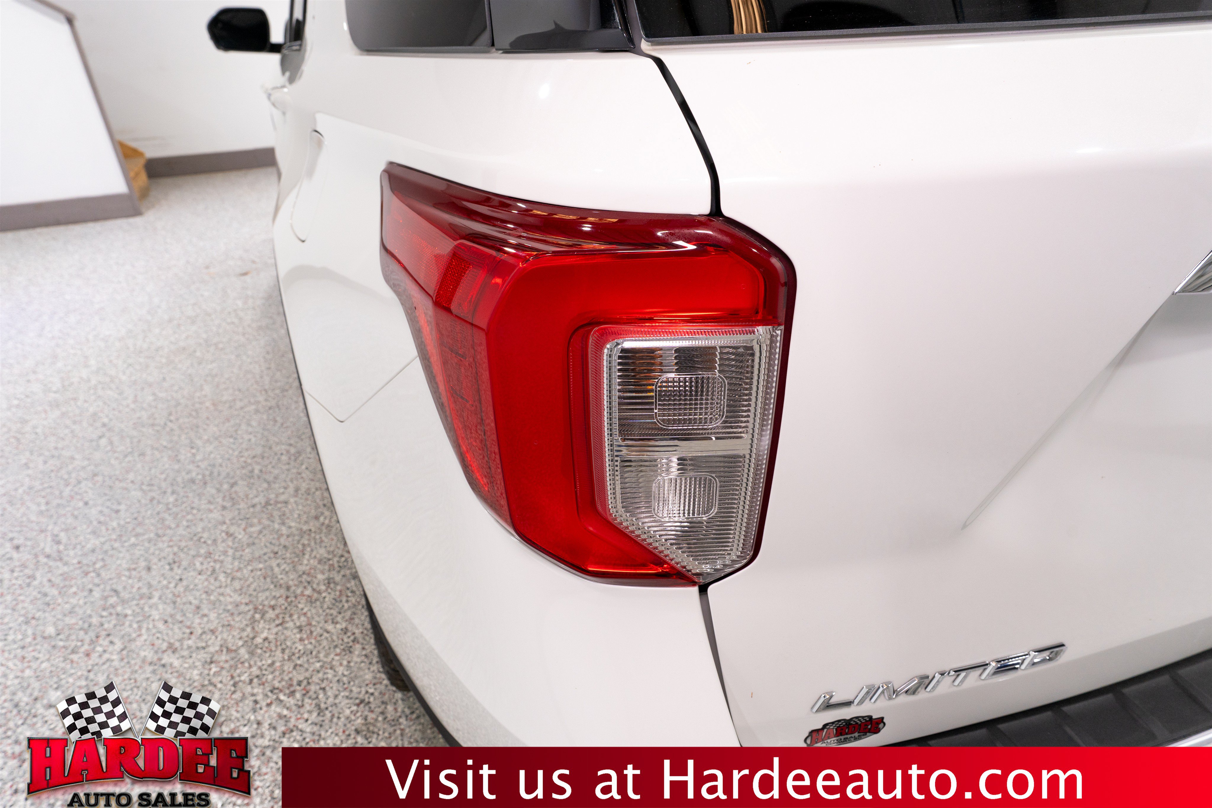 Used 2023 Ford Explorer Limited w/ Limited Technology Package RWD image 9