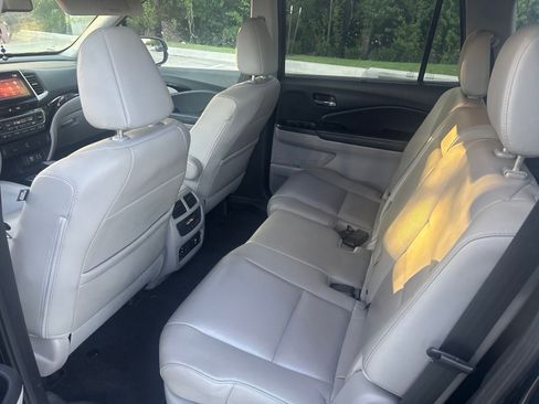Used 2016 Honda Pilot Touring image 12