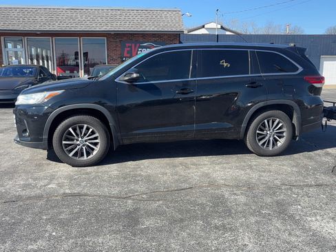 Used 2017 Toyota Highlander XLE image 4