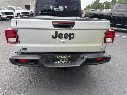 Used 2024 Jeep Gladiator Sport AWD/4WD image 6