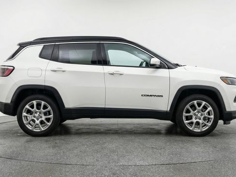 Used 2025 Jeep Compass Limited AWD/4WD image 11