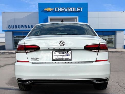 Used 2022 Volkswagen Passat 2.0T SE image 4