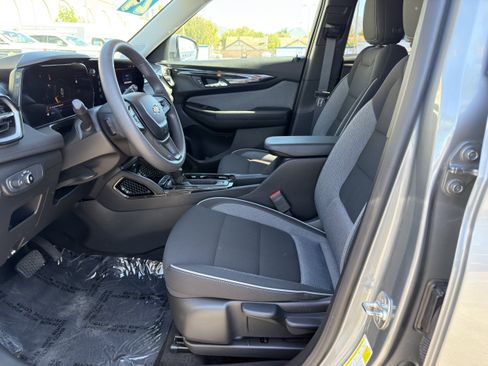 Used 2024 Chevrolet TrailBlazer LT FWD image 21