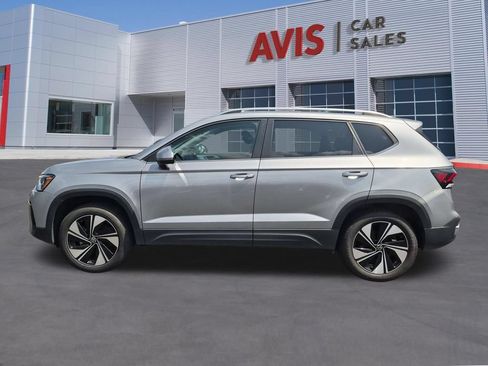 Used 2025 Volkswagen Taos SE AWD/4WD image 10