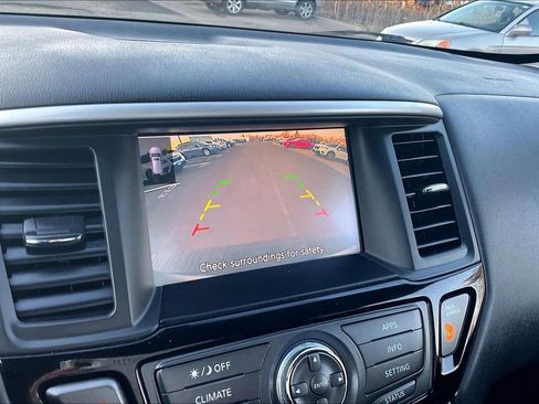 Used 2019 Nissan Pathfinder S image 20