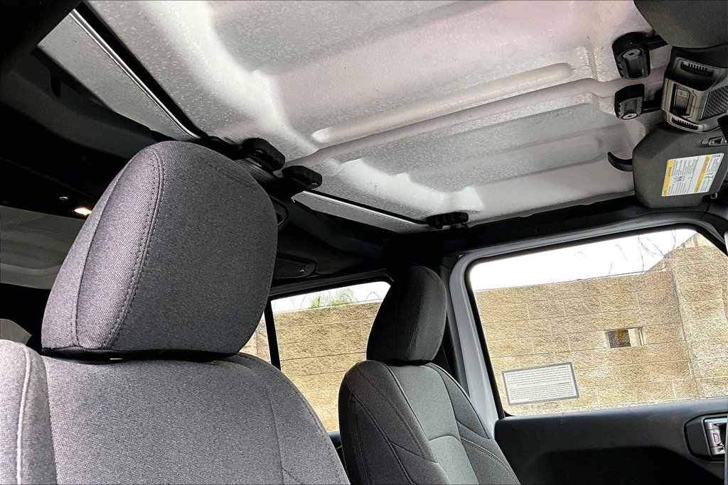 Used 2026 Jeep Wrangler Unlimited Sahara AWD/4WD image 14
