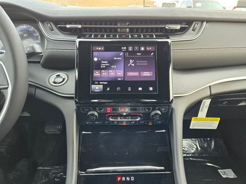 New 2025 Jeep Grand Cherokee Altitude image 20