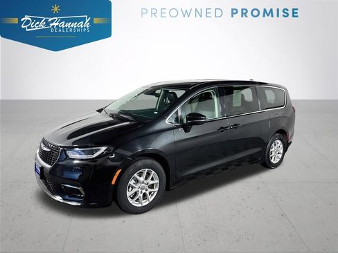 Used 2023 Chrysler Pacifica Touring-L FWD image 1