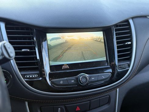 Used 2019 Chevrolet Trax LT w/ LT Convenience Package image 21