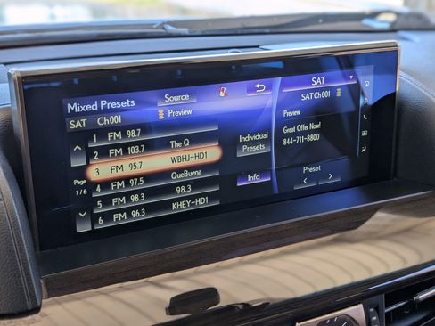 Used 2017 Lexus LX 570 4WD w/ Luxury Package image 34