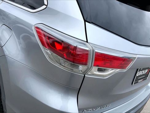Used 2015 Toyota Highlander LE image 27