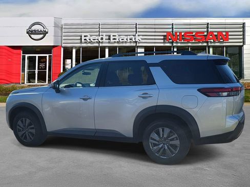 Used 2024 Nissan Pathfinder SV AWD/4WD image 5