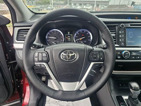 Used 2014 Toyota Highlander Limited Platinum AWD/4WD image 25