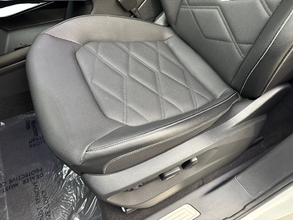 Used 2024 Volkswagen Atlas SE w/ Panoramic Sunroof Package FWD image 29