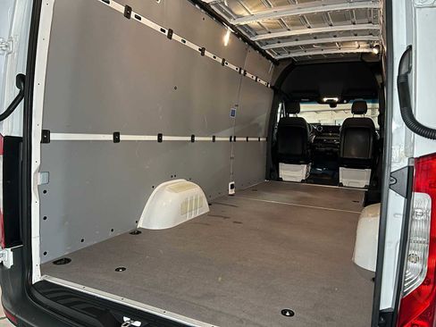 Used 2025 Mercedes-Benz Sprinter 2500 image 19