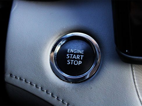 Used 2023 Toyota Highlander XLE image 24