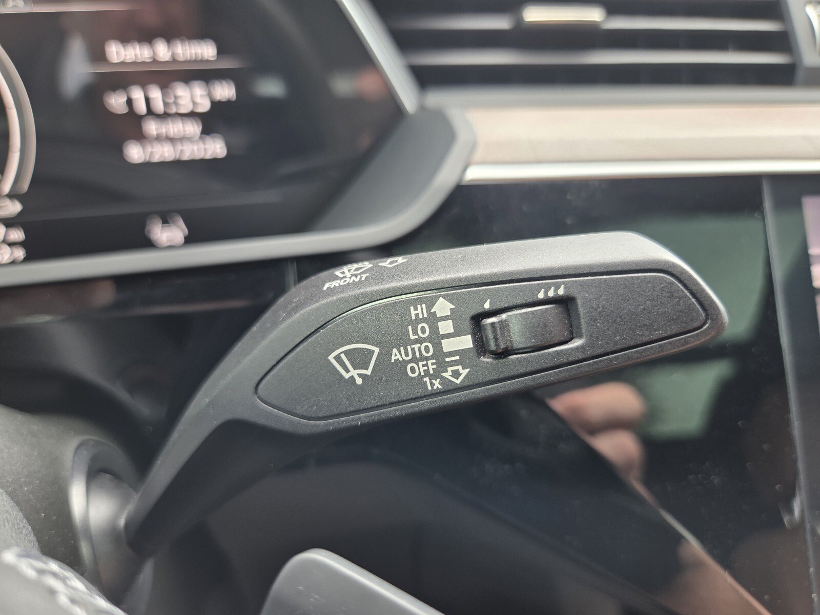 Used 2024 Audi Q8 e-tron Premium Plus AWD/4WD image 30